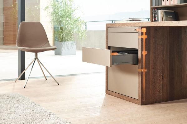 Центральный замок CABLOXX от Blum обеспечивает дополнительную защиту высококачественной мебели