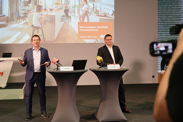 Pressekonferenz zum Wirtschaftsjahresabschluss von Blum